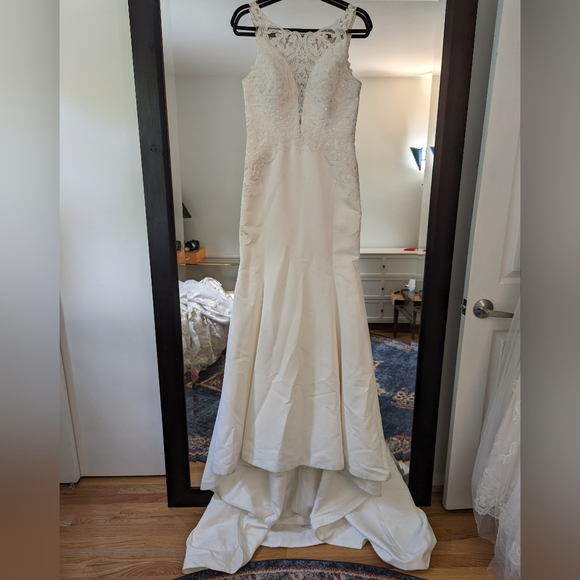 Stella York High Neck Wedding Gown -Size 10 (Sample) - Picture 3 of 8
